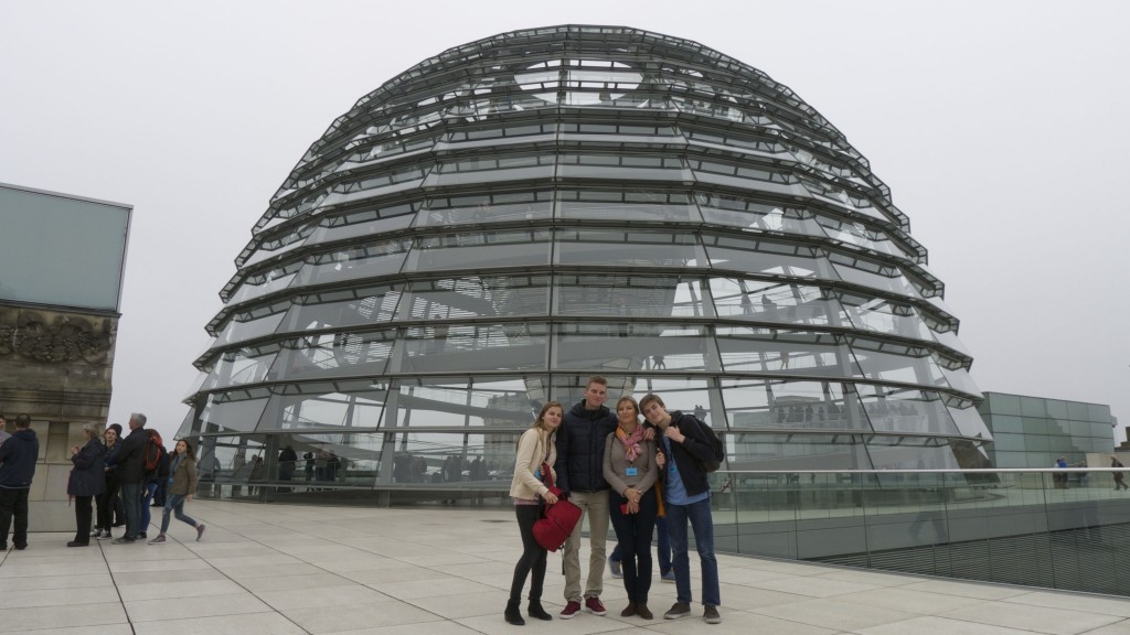 La coupole du Reichstag sur la terrasse extérieure