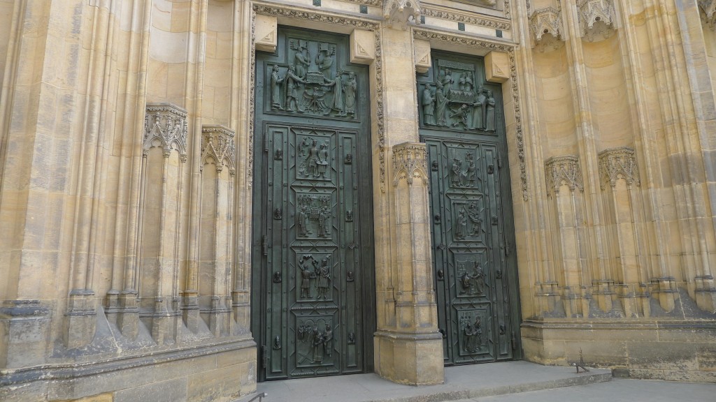 détail de la porte de l'église