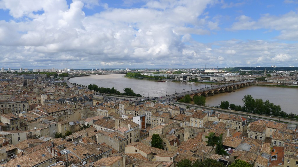 Bordeaux vue de la flèche saint Michel
